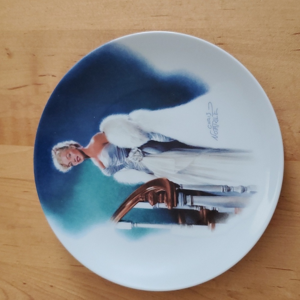 Marilyn Monroe "All About Eve" by Chris Notarile Delphi 8.5" Collector Plate. 